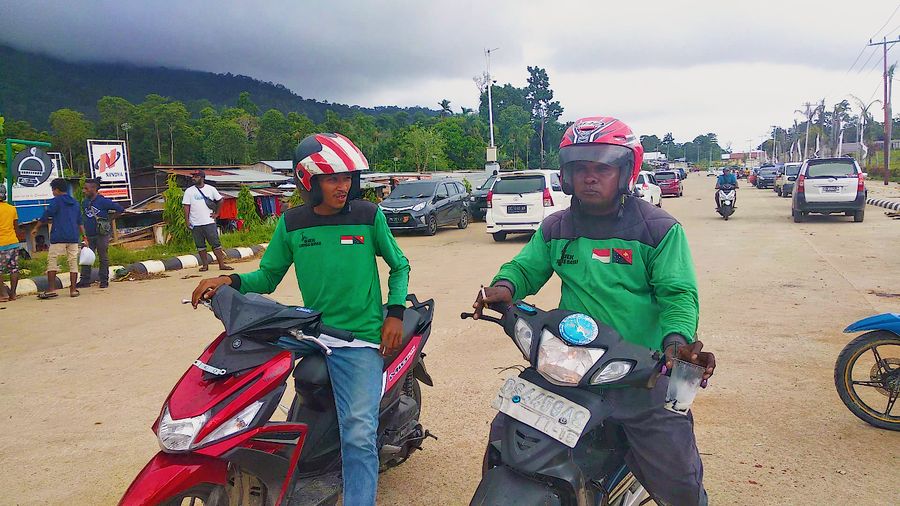 Menjajal Ojek Lintas Batas di PLBN Skouw