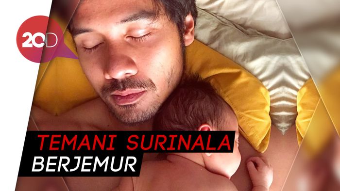 So Sweet! Ini Momen Hangat Chicco Jerikho dengan Surinala