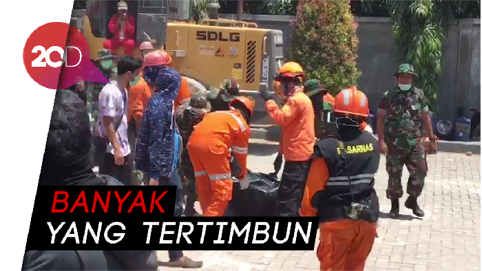 Bau Busuk Iringi Proses Evakuasi Korban di Hotel Roa Roa