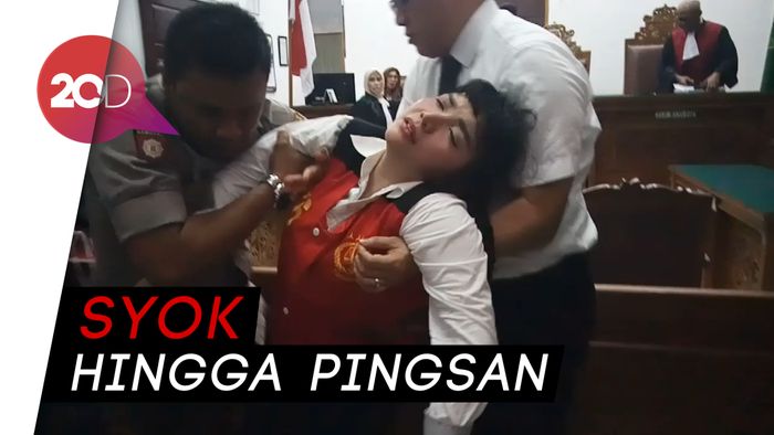 Tangis Roro Fitria Dituntut 5 Tahun Bui dan Denda Rp 1 Miliar