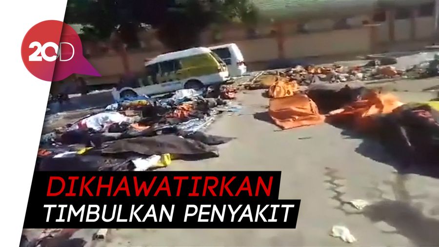 Pemandangan Tumpukan Mayat Tak Terurus di Halaman RS