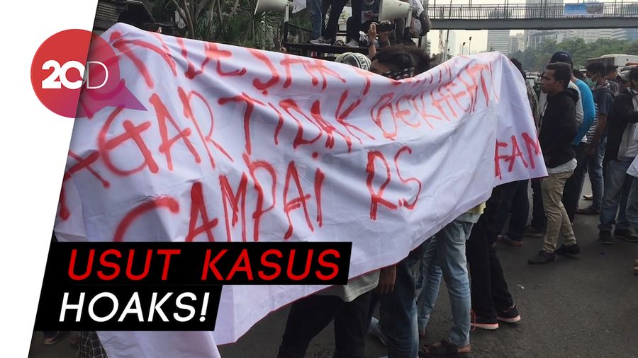 Puluhan Mahasiswa Demo Minta Polisi Usut Hoaks Ratna Sarumpaet