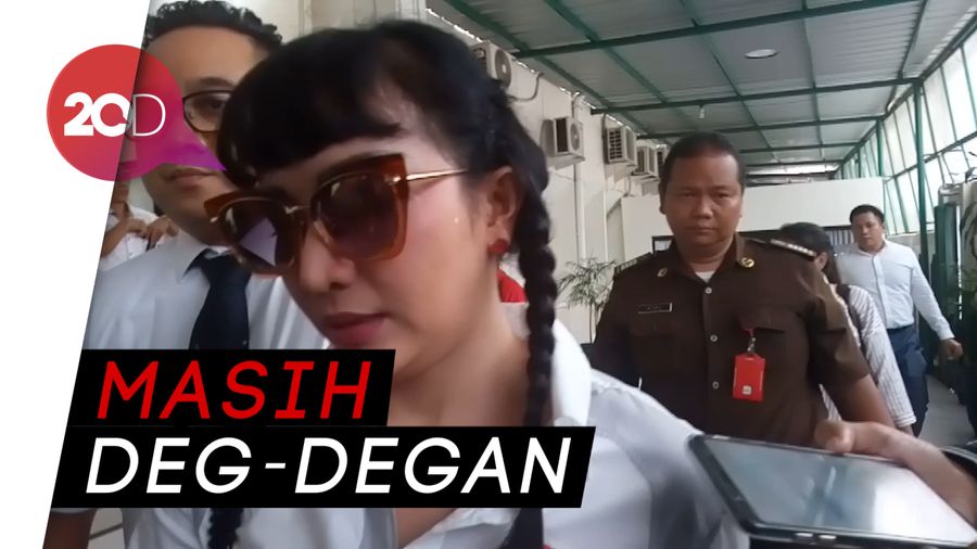 Roro Fitria Tegang Hadapi Sidang Tuntutan JPU
