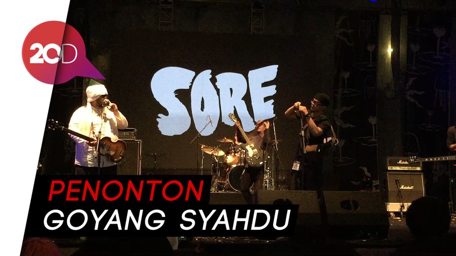 Syahdu! Nyanyi Bareng Sore di Synchronize Fest 2018