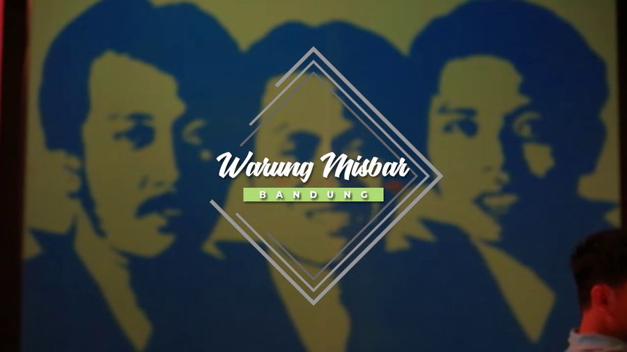 Makan Sambil Disuguhi Tontonan Film Jadul