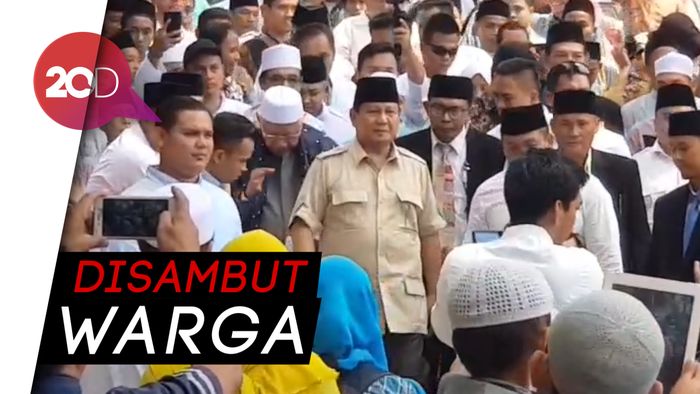 Naik Helikopter, Prabowo Hadiri Tasyakuran Ponpes di Sukabumi
