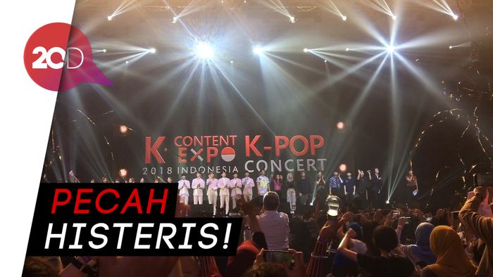 Malam Mingguan Seru! Penonton Ramai Menikmati Konser K-Pop