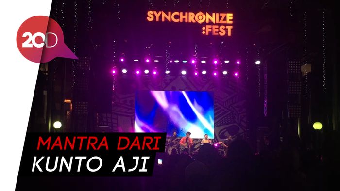 Tampil di Synchronize 2018, Kunto Aji Bawakan Lagu Baru