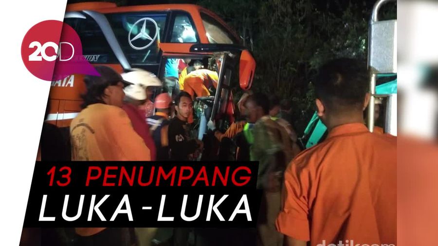 Bus Peziarah Tabrak Tebing di Magetan, 2 Tewas