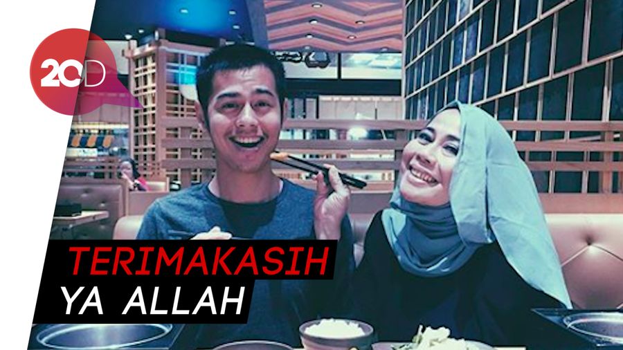 Membanggakan! Putra Dewi Yull Ajarkan Presiden Jokowi Bahasa Isyarat
