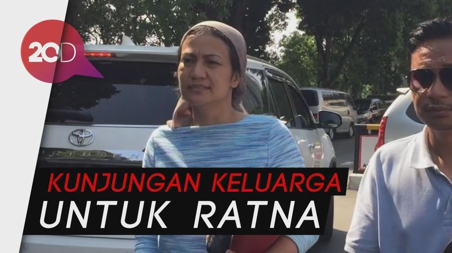 Sang Putri Jenguk Ratna Sarumpaet di Rutan Polda Metro Jaya