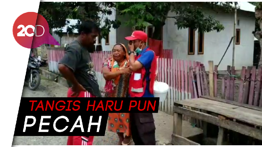 Tangis Relawan PMI Bertemu Orang Tua yang jadi Korban Gempa