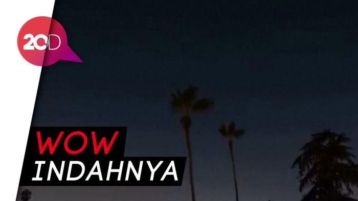 Cahaya Menakjubkan Muncul di Langit California, Bukan UFO Lho