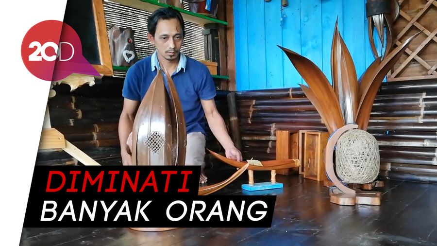 Mengubah Limbah Kelapa Jadi Aneka Lampu Hias Ciamik
