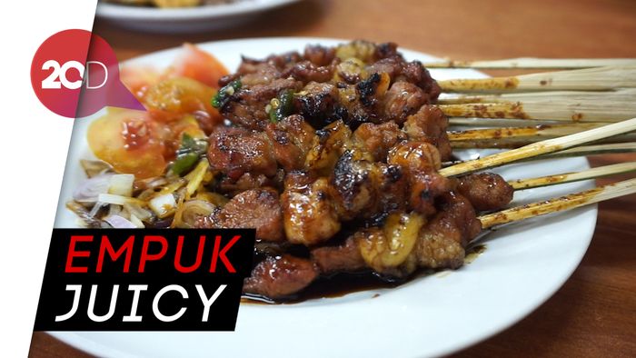 Empuknya Daging Kambing Muda di Warung Sate Legendaris 
