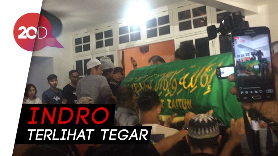 Jenazah Istri Indro Warkop Tiba di Rumah Duka