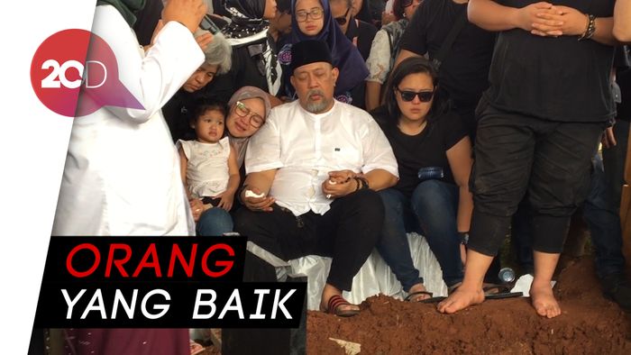 Kenangan Vino G. Bastian dan Junot dengan Istri Indro Warkop