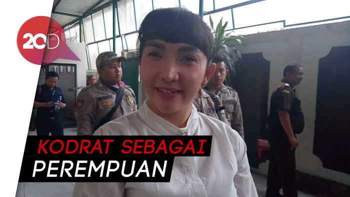 Roro Fitria Malu-malu Saat Disinggung akan Menikah Setelah Keluar Bui