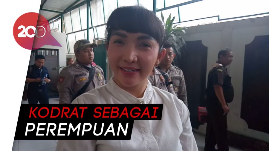 Roro Fitria Malu-malu Saat Disinggung akan Menikah Setelah Keluar Bui