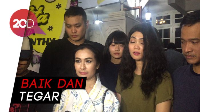 Sederet Selebriti Kenang Sosok Istri Indro Warkop