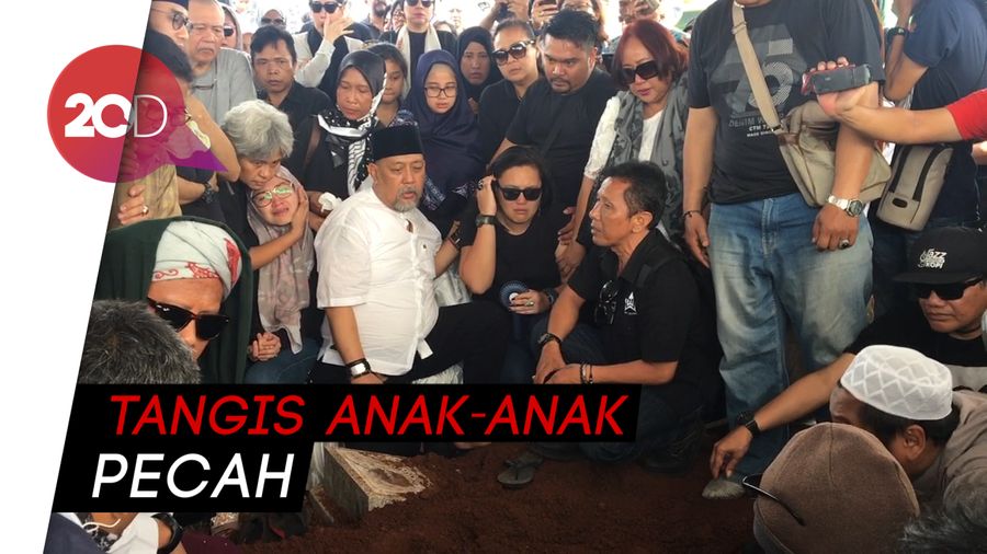Suasana Haru Pemakaman Nita Istri Indro ‘Warkop’