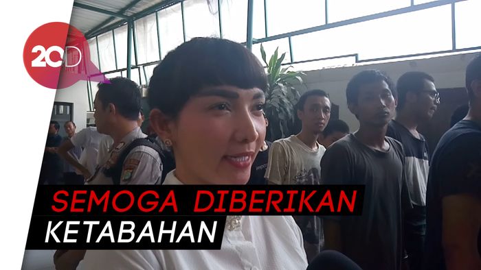 Roro Fitria Khawatir soal Bencana Alam yang Terjadi di Indonesia 