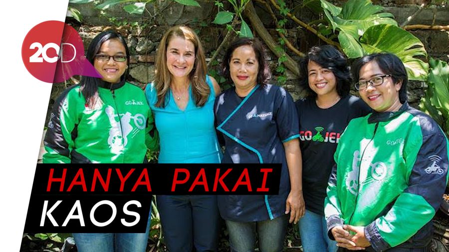 Gaya Melinda Gates saat Nongkrong Bareng Driver Go-Jek di Bali