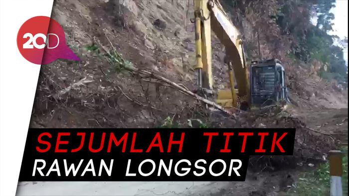 Longsor Lumpuhkan Jalur Pantai Barat Kota Palu