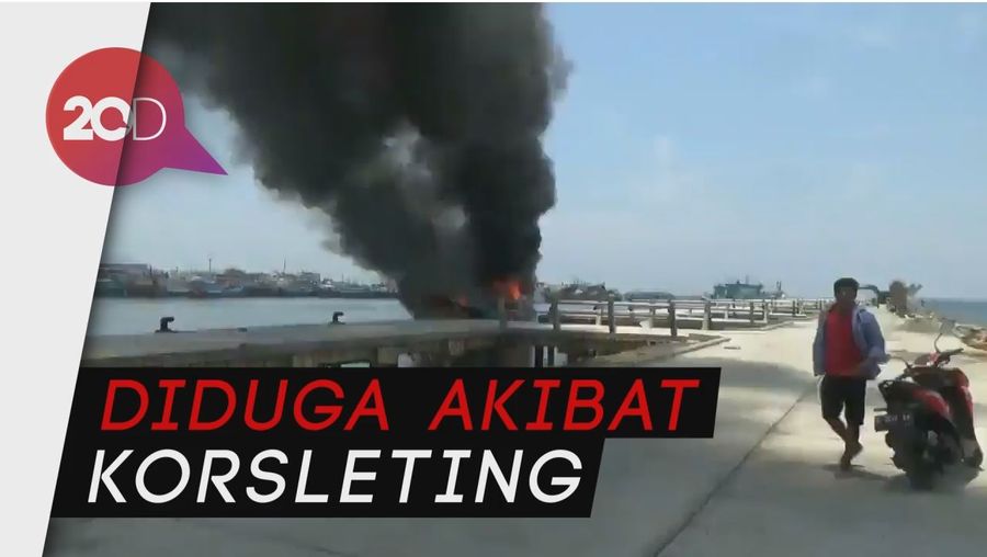 Kapal Ikan di Pelabuhan Probolinggo Ludes Dilalap Api