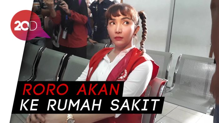 Ibunda Meninggal, Sidang Roro Fitria Ditunda