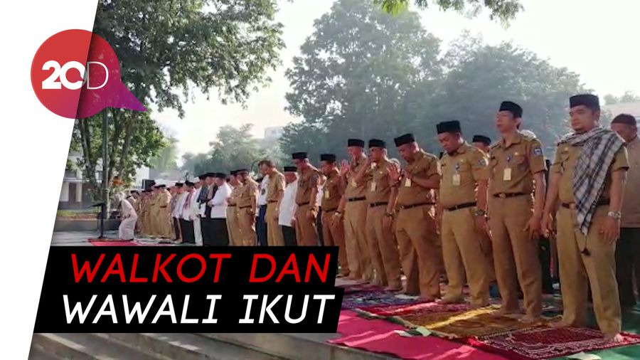 Wali Kota dan ASN Pemkot Bandung Salat Istisqa Minta Hujan