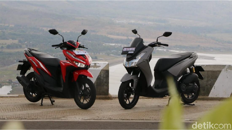 Adu Ketangguhan Honda Vario 125 vs Yamaha Lexi