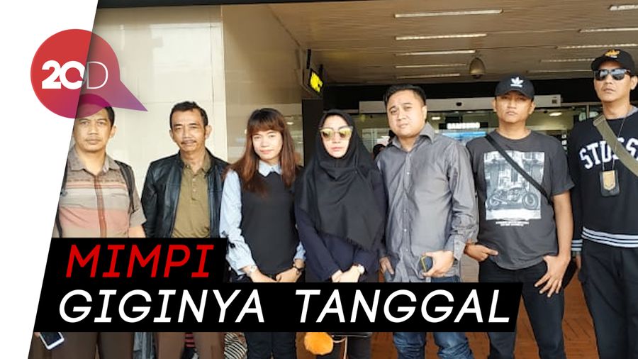 Firasat Roro Fitria Sebelum Ibunda Meninggal