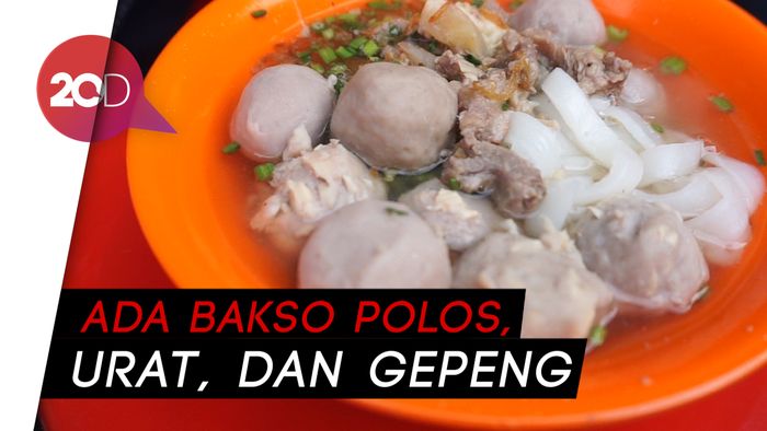 Rela Antre Demi Semangkuk Bakso yang Hits di Glodok 
