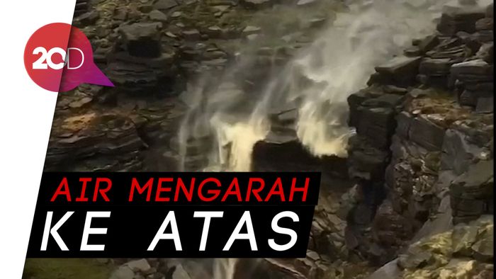 Aliran Air Terjun Ini ‘Terbalik’ Gara-gara Angin Kencang