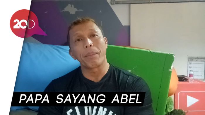 Ditelepon Anak, Bang Tigor Tak Kuasa Menahan Tangis