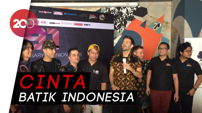 Kenakan Batik, Boyband A1 Akui Batik Indonesia Keren 