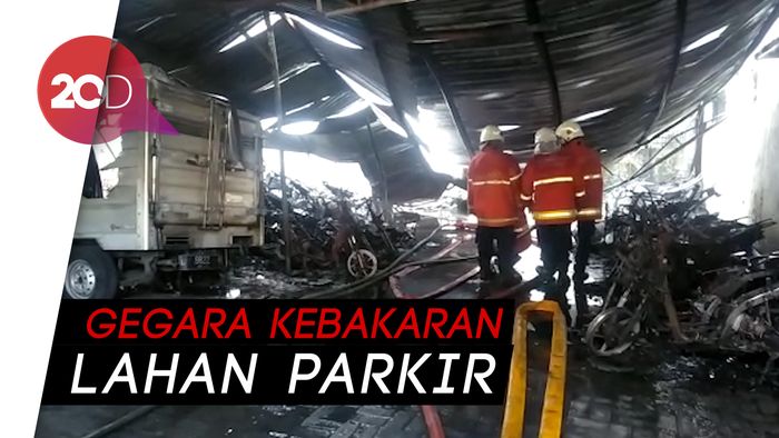 Puluhan Motor Milik Siswa SMKN 1 Surabaya Dilahap Api