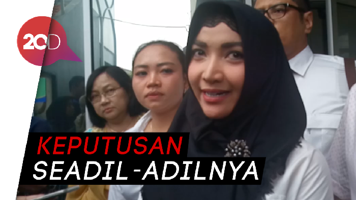 Roro Fitria Siap Dengarkan Vonis Majelis Hakim
