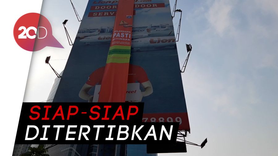 135 Reklame di Jakarta Melanggar Aturan 