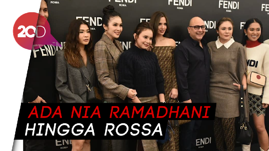 Gaya Mewah Para Artis Indonesia di Acara Fendi
