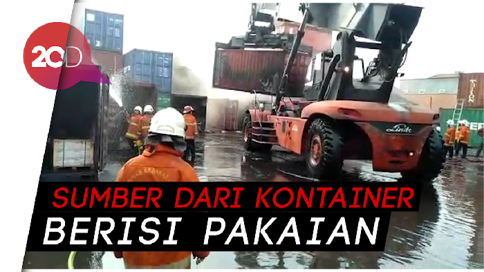 7 Kontainer Terbakar di Surabaya, Isinya Ludes Dilahap Api 