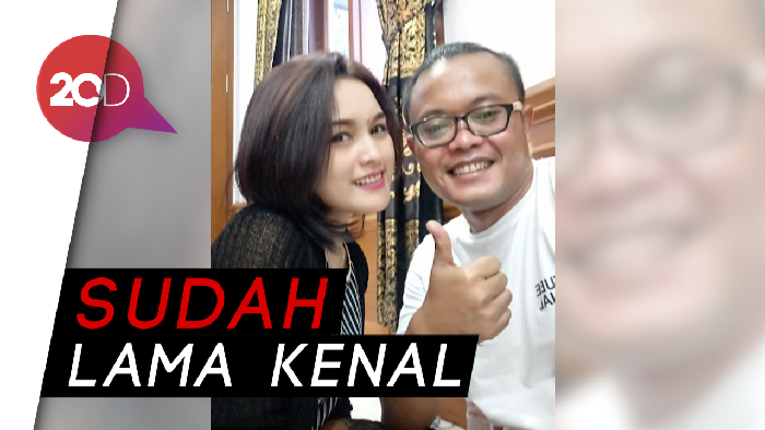 Ini Klarifikasi Sule Soal Kedekatan dengan Sinden Cantik