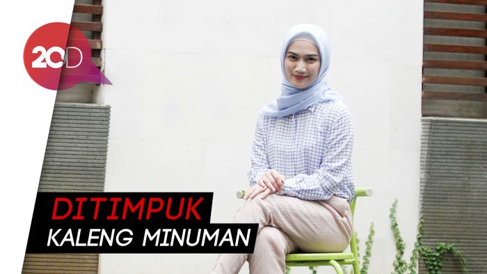Wadaw! Melody Eks JKT48 Ditimpuk Penggemar hingga Nangis