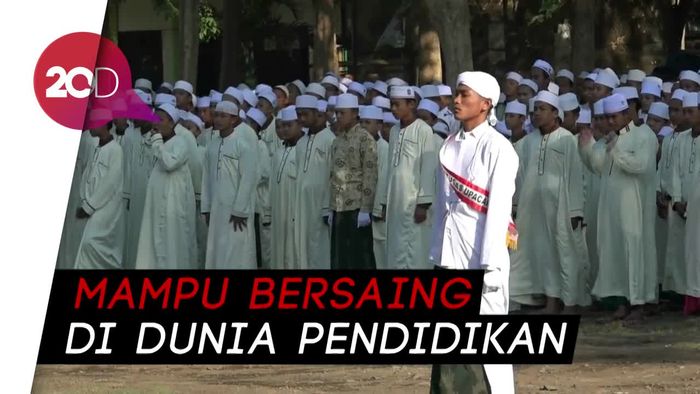 Unik! Upacara Hari Santri di Probolinggo Pakai 3 Bahasa