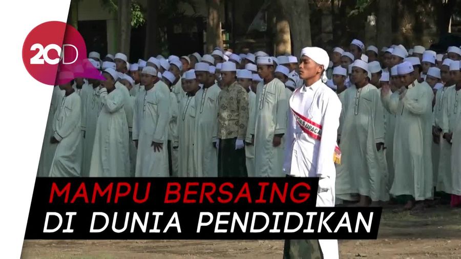 Unik! Upacara Hari Santri di Probolinggo Pakai 3 Bahasa