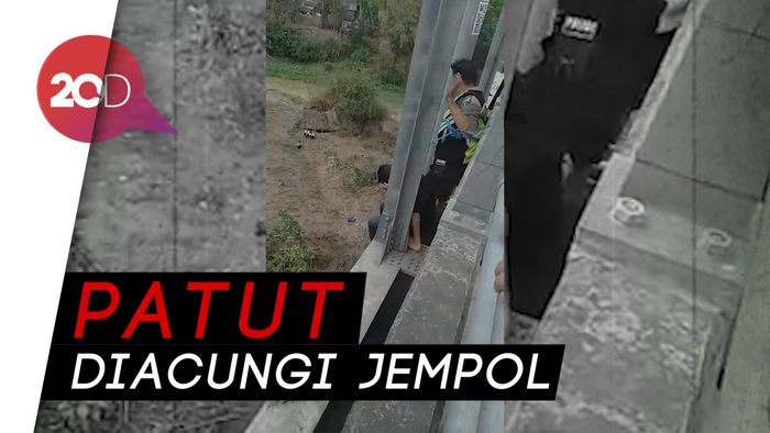 Aksi Heroik Polisi Gagalkan Pelajar yang Hendak Bunuh Diri 