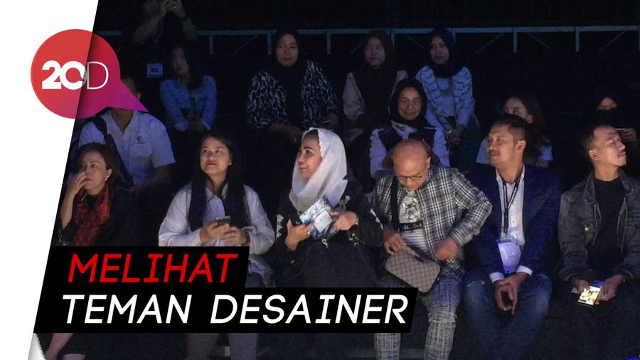 Kahiyang Ayu dan Nur Asia Hadiri JFW 2019
