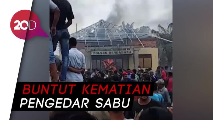 Detik-detik Pembakaran Mapolsek Bendahara Aceh 