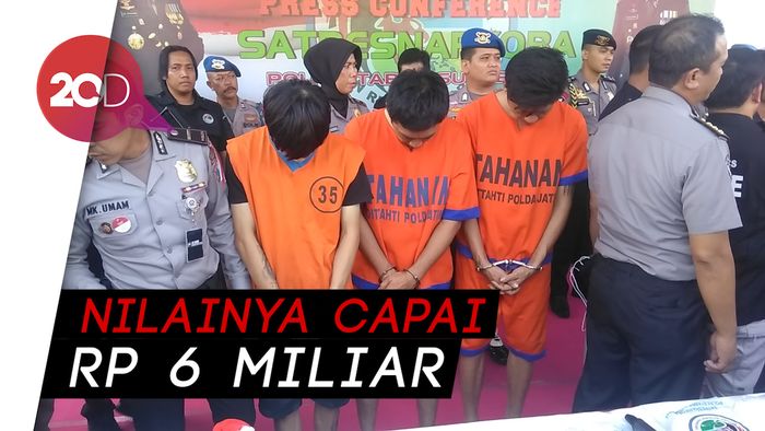 Ada Narkoba di Bungkus Biskuit